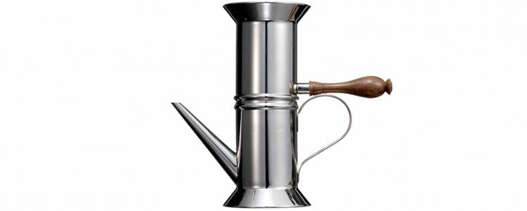 Préparer du café avec une cafetière napolitaine