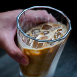 Twisted latte glas Mister Barish en Loveramics met iced latte